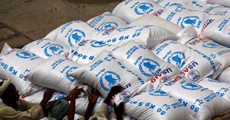 Sudanese workers offload US aid destined