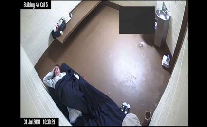 Video shows US woman giving birth alone in jail cell